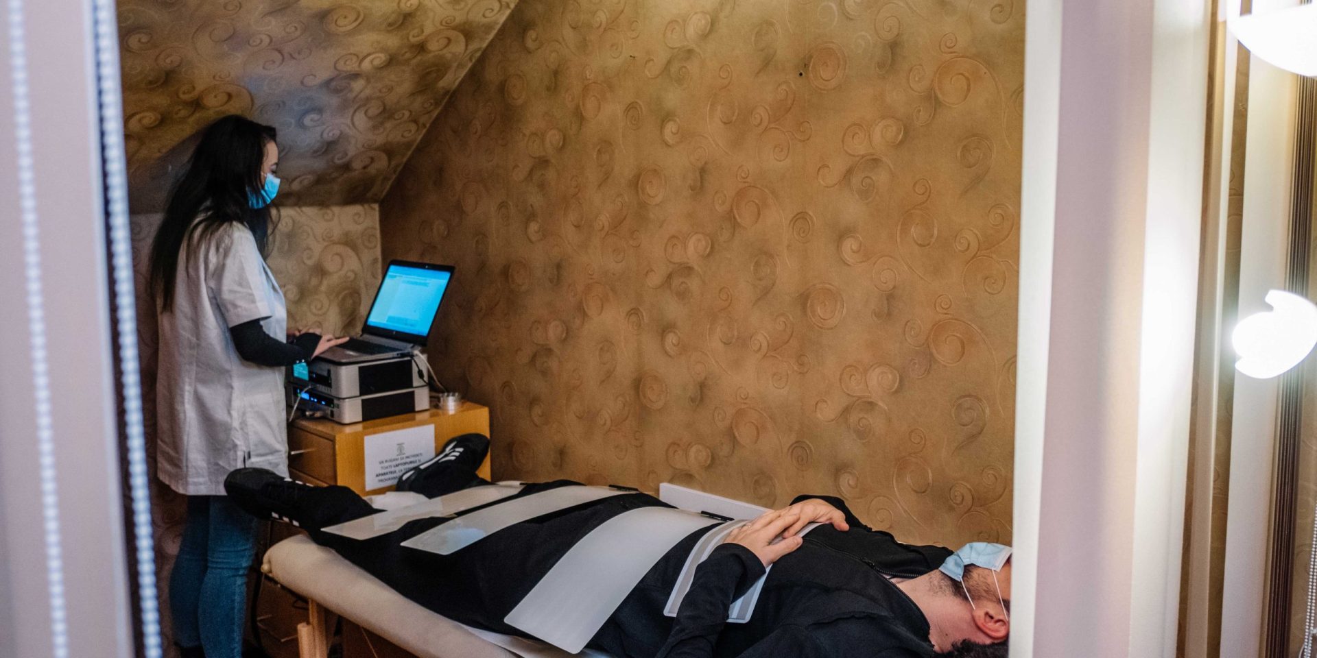 REVOLUȚIA ÎN MEDICINĂ - TEHNOLOGIA PRIN FRECVENȚE 1 Terapia Frecvențială - O Abordare Avansată pentru Vindecare tehnologia