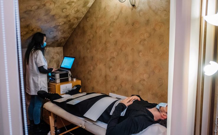 REVOLUȚIA ÎN MEDICINĂ - TEHNOLOGIA PRIN FRECVENȚE 8 Terapia Frecvențială - O Abordare Avansată pentru Vindecare tehnologia
